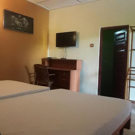 Hansika Guest Inn Buttala Extérieur photo
