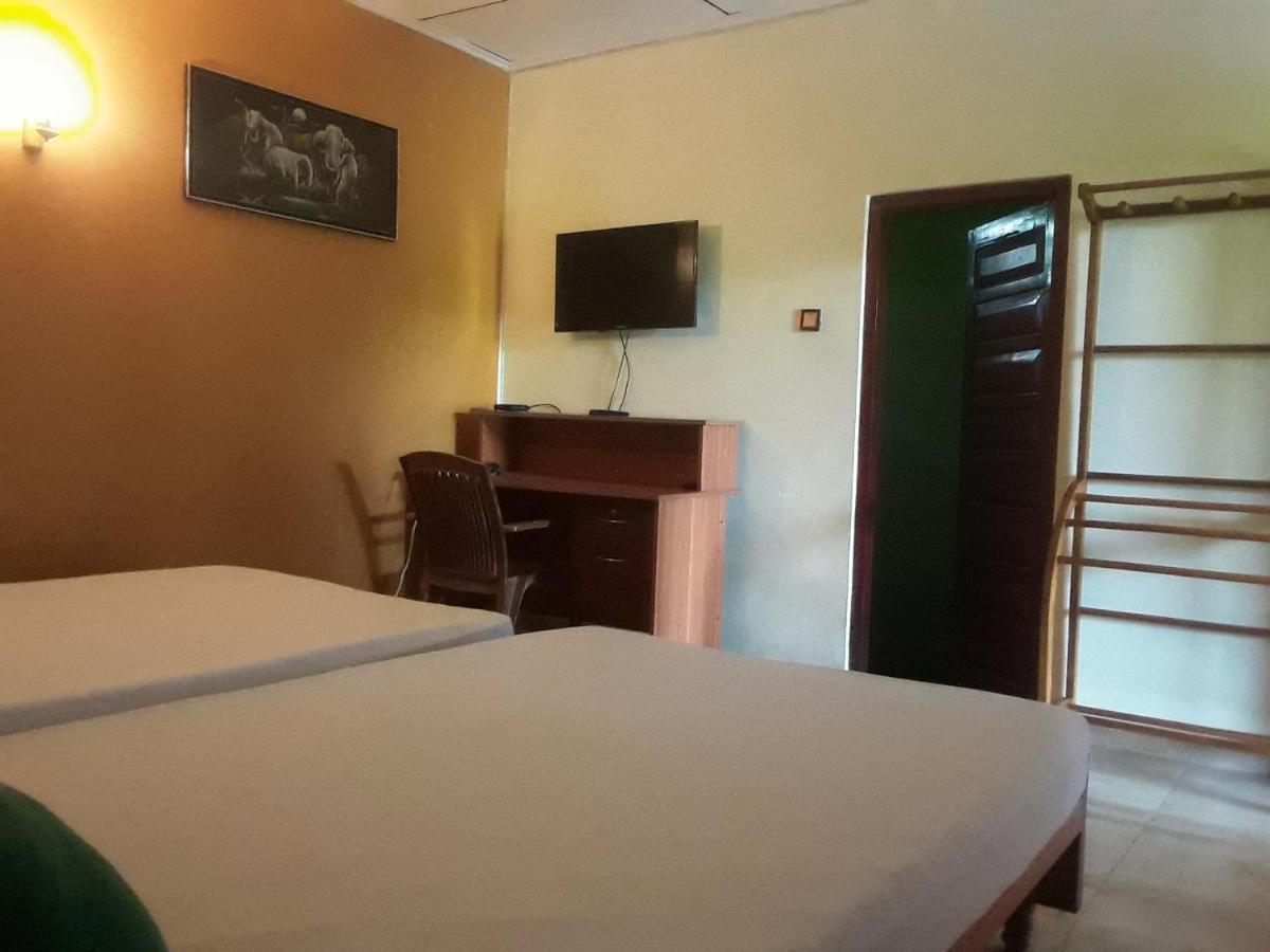 Hansika Guest Inn Buttala Extérieur photo