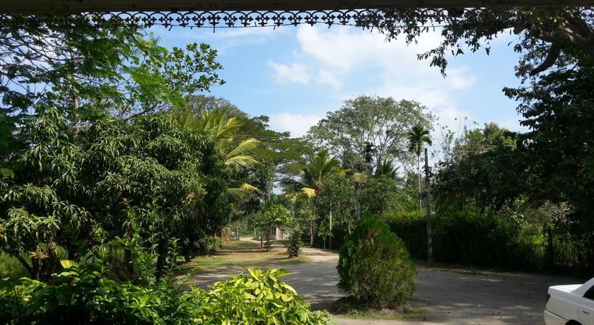 Hansika Guest Inn Buttala Extérieur photo