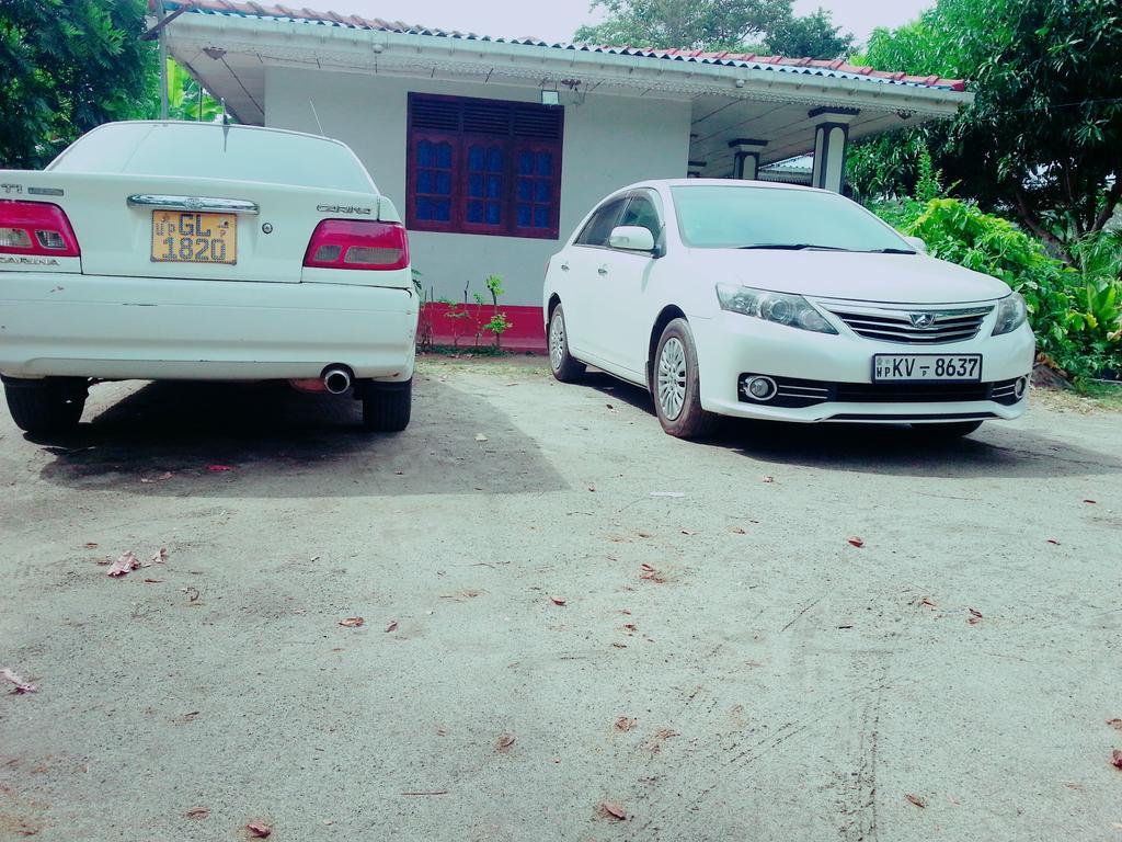 Hansika Guest Inn Buttala Extérieur photo