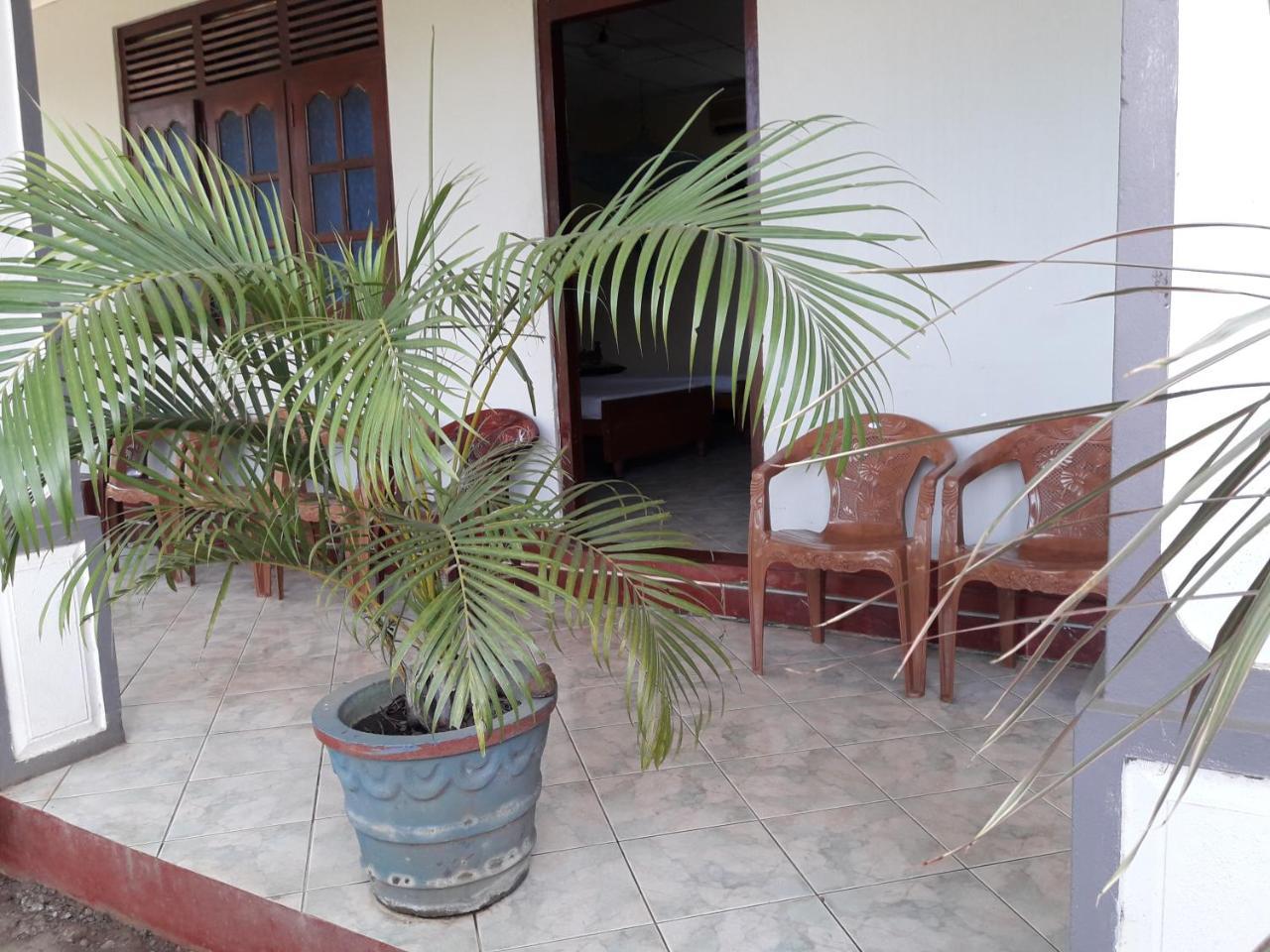 Hansika Guest Inn Buttala Extérieur photo