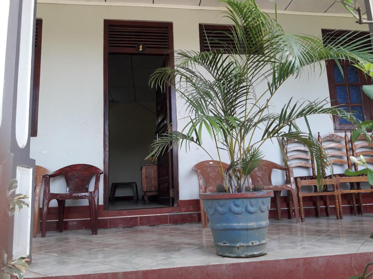Hansika Guest Inn Buttala Extérieur photo