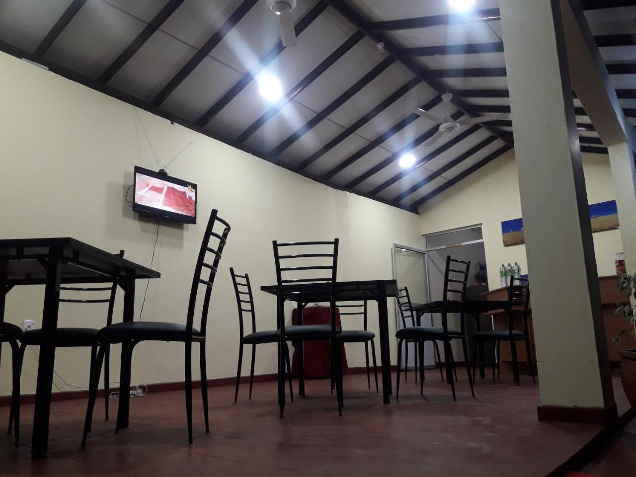 Hansika Guest Inn Buttala Extérieur photo
