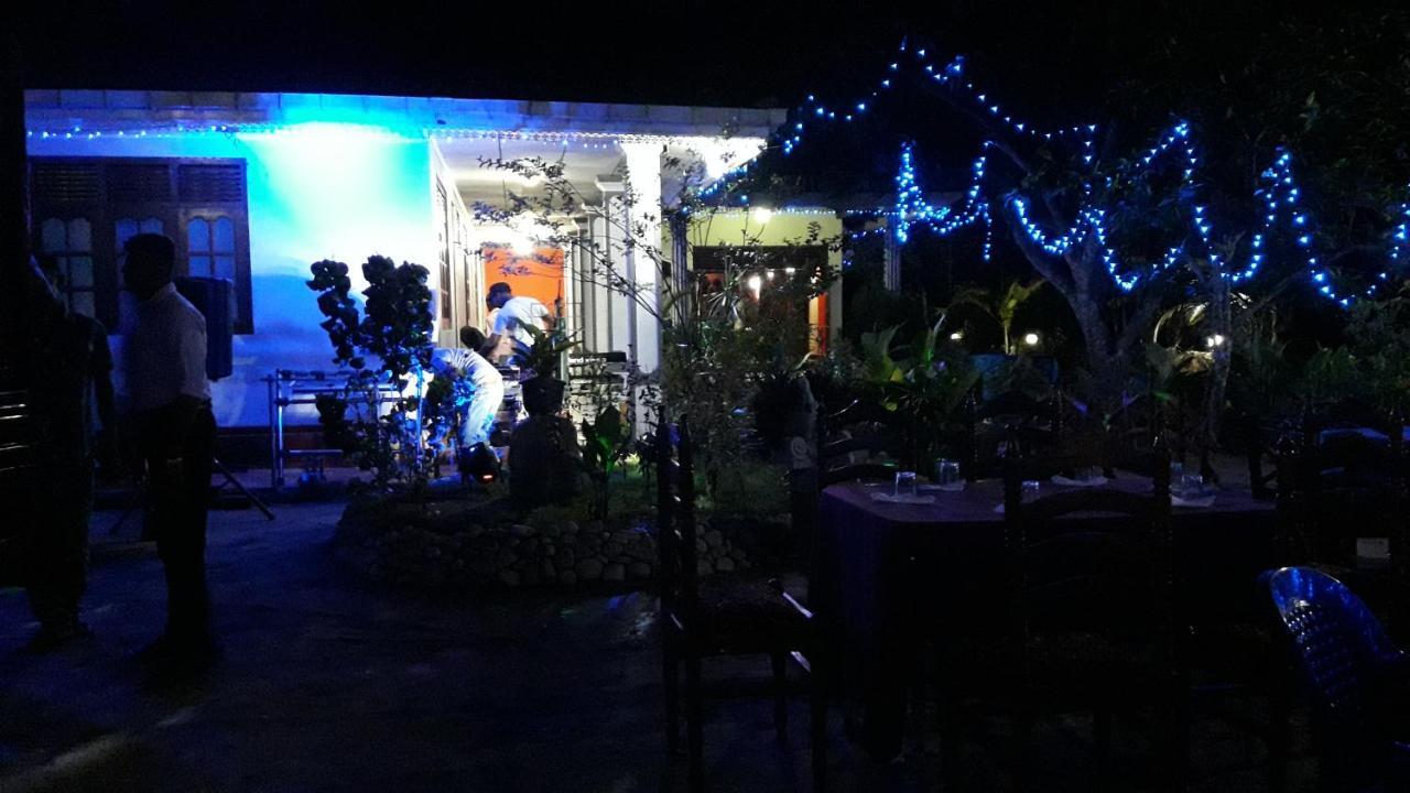 Hansika Guest Inn Buttala Extérieur photo